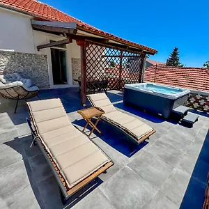  Apartment Karuzz